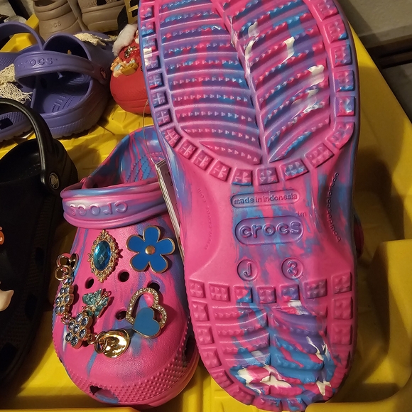 🌈 Swirls of Style! Custom Marbled Pink, Turquoise & White Crocs! - Picture 7 of 7